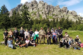 Курганский священник возглавил горный поход на Таганай