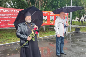В Петухово священник выступил на митинге