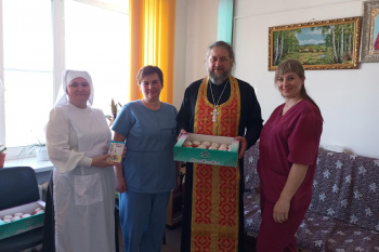 Пациентов хосписа села Садовое поздравили с Пасхой
