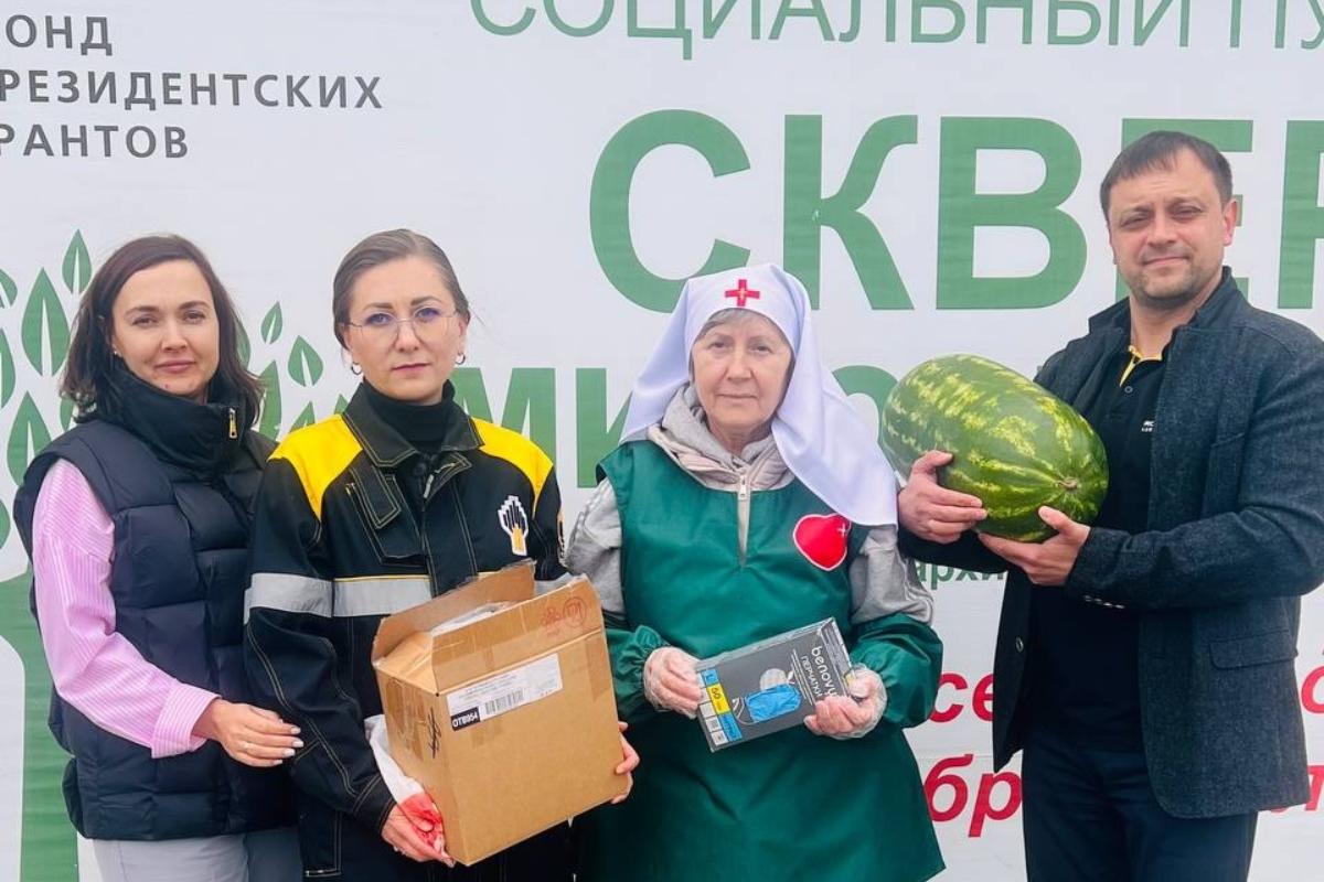 Подопечные курганского «Сквера милосердия» получают тёплую одежду
