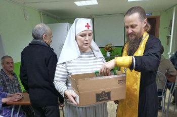 В Кургане священник и сестра милосердия посетили отделение социальной адаптации