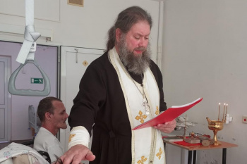 Зауральский  священник совершил Крещение пациентов хосписа в селе Садовое