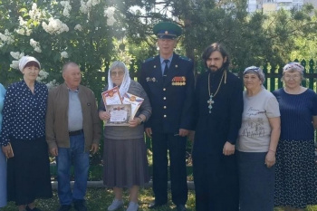 Медаль «За помощь фронту» вручена прихожанке храма Покрова Пресвятой Богородицы города Кургана.