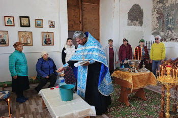 В сельском храме молитвенно помянули святителя Феодосия Черниговского
