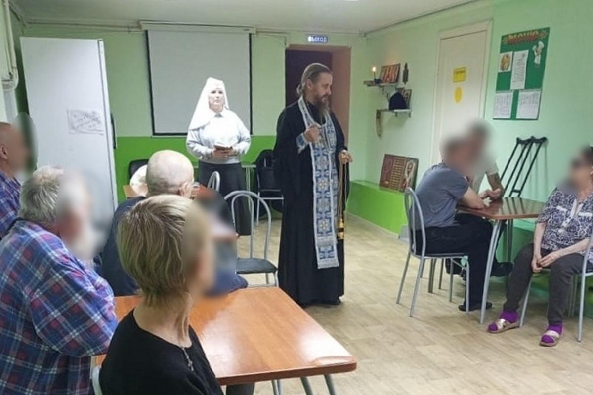 В Курганском отделении социальной адаптации посмотрели фильм о соцслужении в Церкви