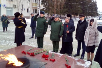 Курганский священник почтил память Героев Отечества 