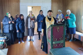 В Петухово совершили молебен с акафистом в честь Николая Чудотворца