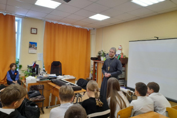 Курганский священник провел в гимназии уроки нравственности