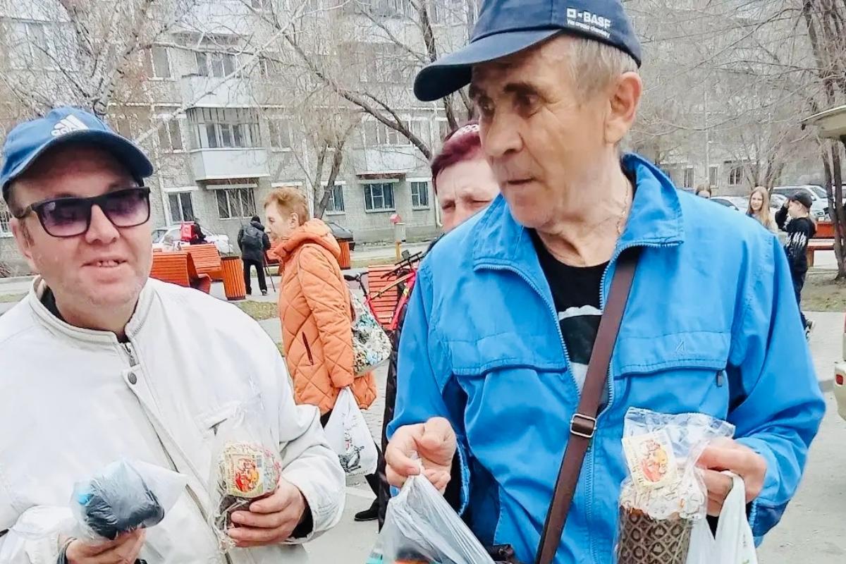 В день Пасхи в «Сквере Милосердия» нуждающиеся получили праздничное угощение