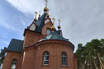 Прихожане посёлка Варгаши провели уборку в строящемся храме