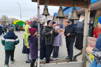 На открытой площадке Глядянского РДК отметили праздник Пасхи