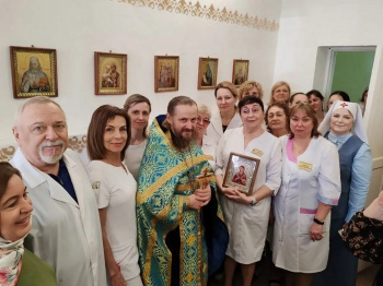 В женской консультации Курганской областной больницы открылась молебная комната