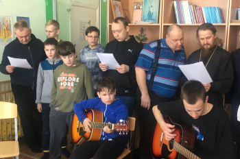 В Кургане участники «Папиной школы» могут научиться играть на гитаре