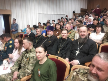 В Кургане священники побывали на концерте, посвященном 81-й годовщине Великой Победы