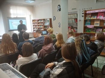В Кургане священник и миссионеры провели для студентов «Час нравственности»
