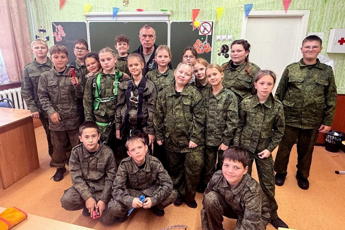 Для пятиклассников школы №43 города Кургана прошло занятие по альпподготовке в рамках проекта «Стратег»