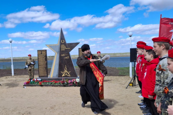 Макушинский священник отслужил литию возле нового мемориала