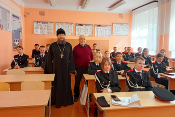 Курганский священник 1 сентября провел в школе № 42 урок «Разговор о важном»
