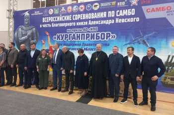 В Кургане священник участвовал в открытии соревнований по самбо