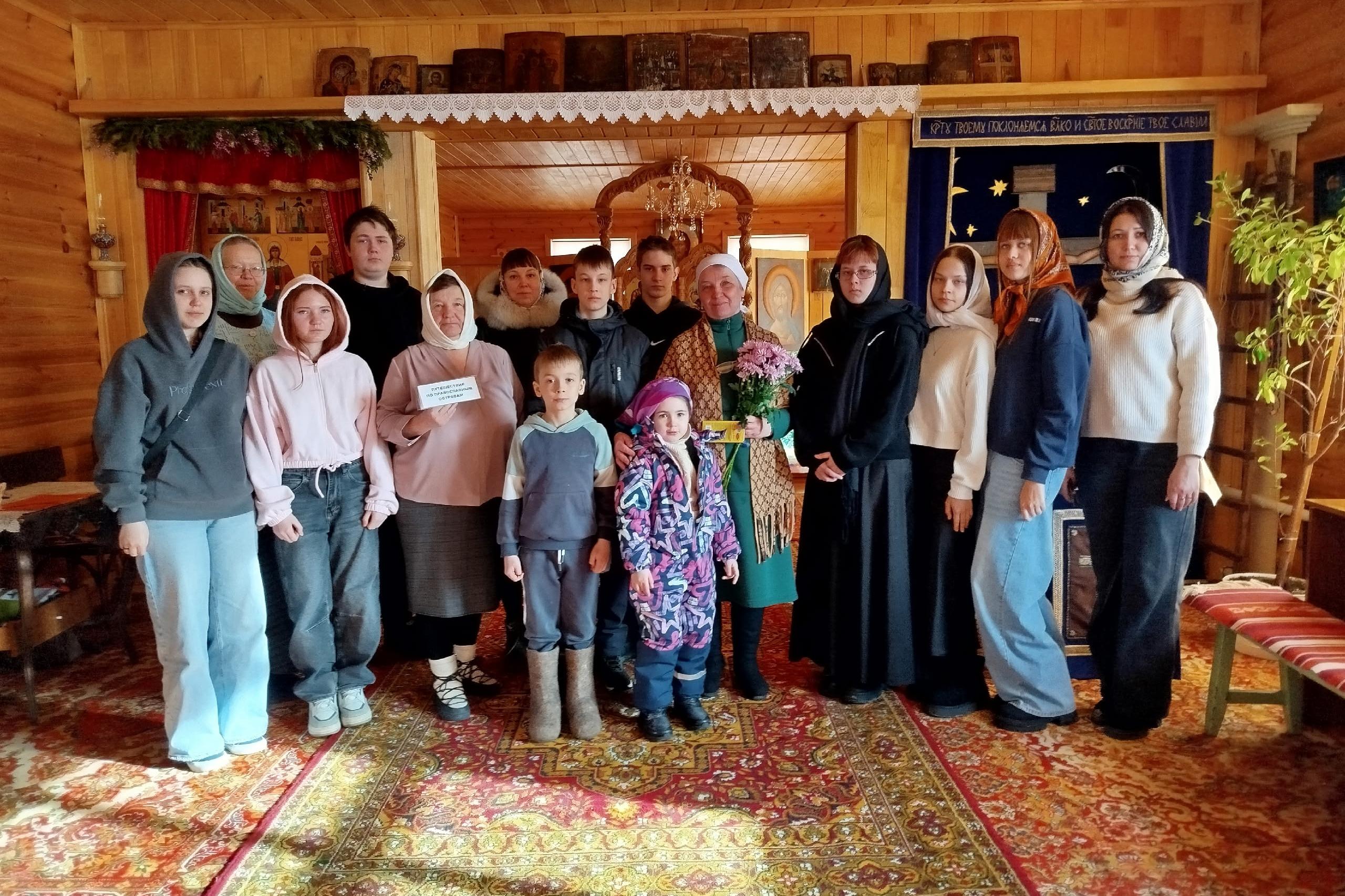 В Зауралье члены сельской первички СПЖ организовали «Путешествие по православным островам»