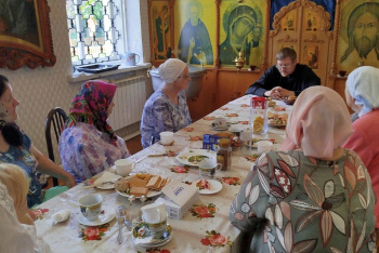 В Рождественском храме Кургана проводятся воскресные чаепития со священником
