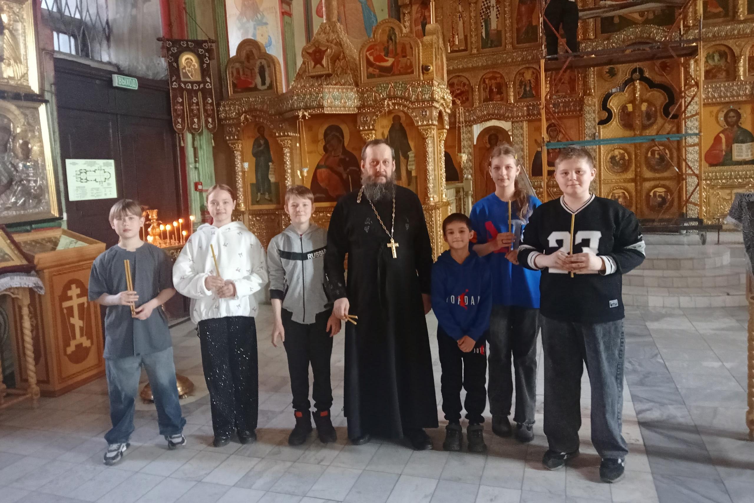 Ученики школы №53 помогли главному храму Кургана