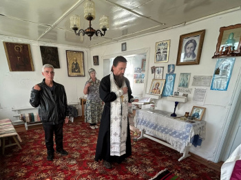 Варгашинский священник совершил Таинство Крещения в дальнем селе