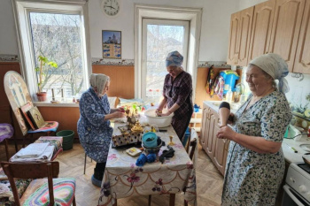 Прихожане села Глядянского наводят порядок в маленьком храме