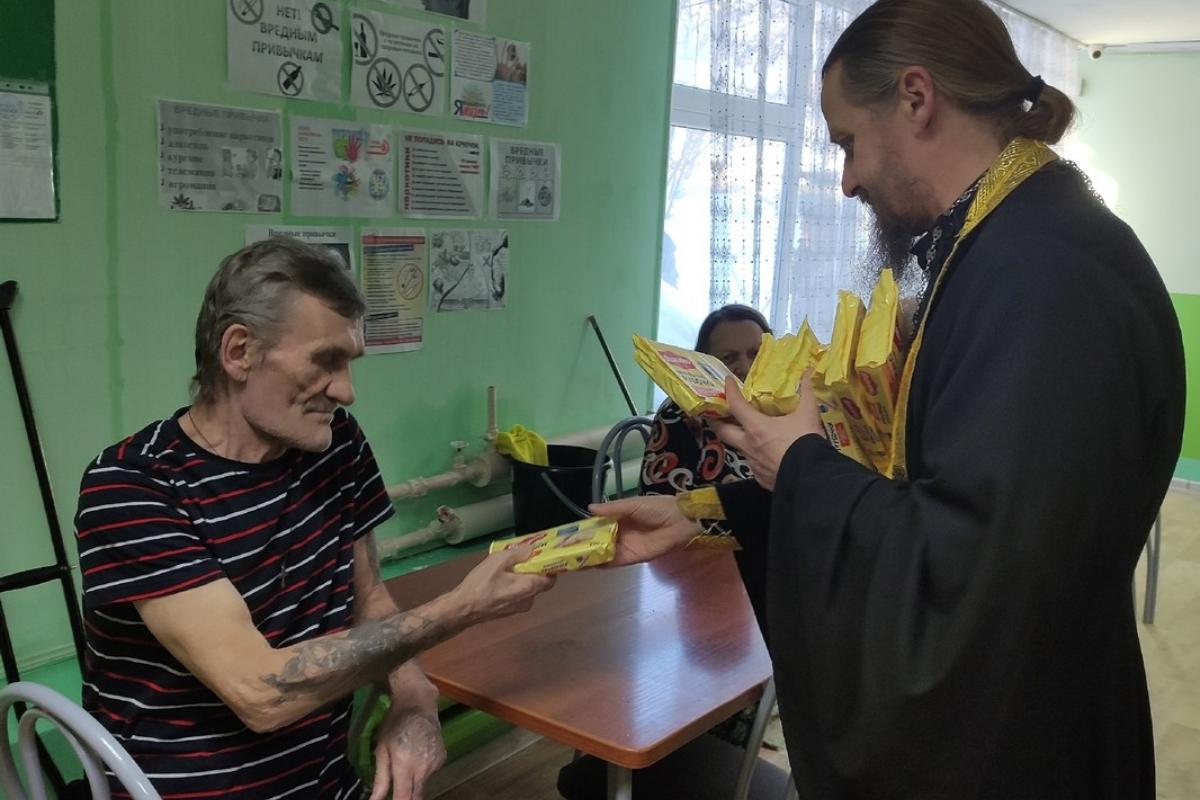 Подопечные Курганского отделения социальной адаптации пообщались со священником