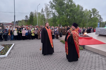 В Кургане священники приняли участие в акции «Свеча памяти»