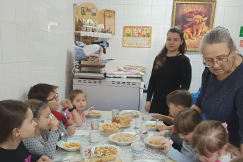 На приходе Кургана продолжается реализация проекта «Социальная столовая “Покров”»