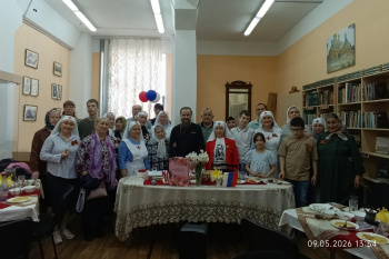 Прихожане курганского храма в День Победы пели песни военных лет