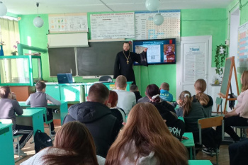 Зауральский священник провёл урок нравственности в сельской школе