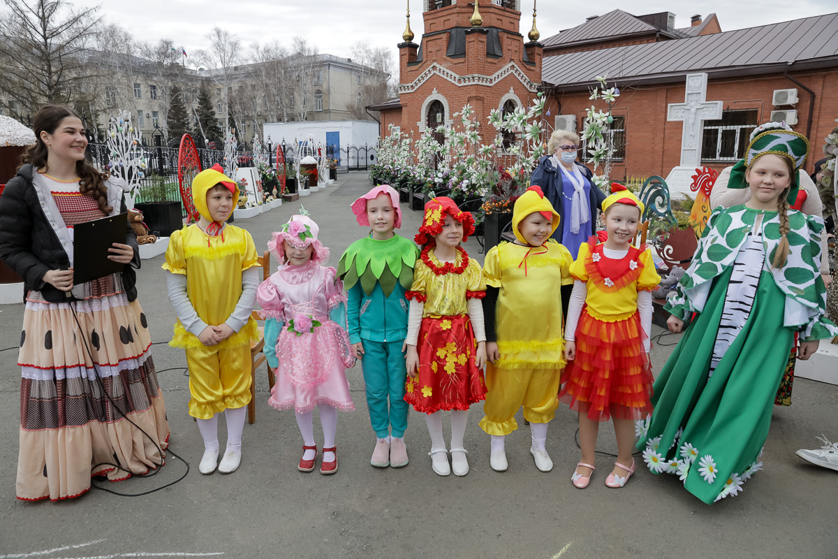 Возле кафедрального собора в Кургане состоялись пасхальные гуляния