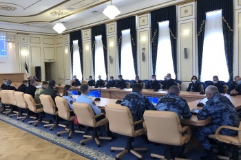 Роман Силантьев рассказал зауральским силовикам о сектах и некрокоммунистах