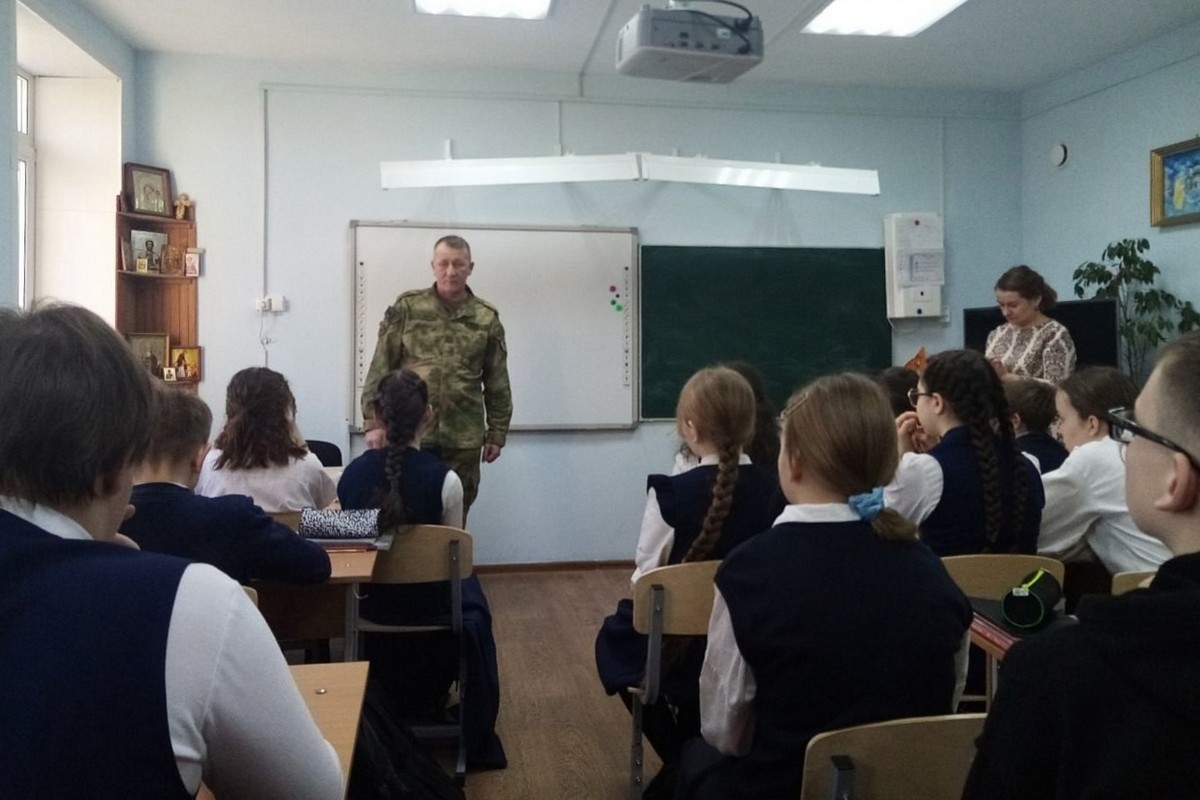 Ученики Александро-Невской гимназии Кургана пообщались с участниками СВО