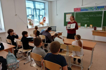 Преподаватель воскресной школы Боровлянского храма рассказала ученикам о церковных книгах