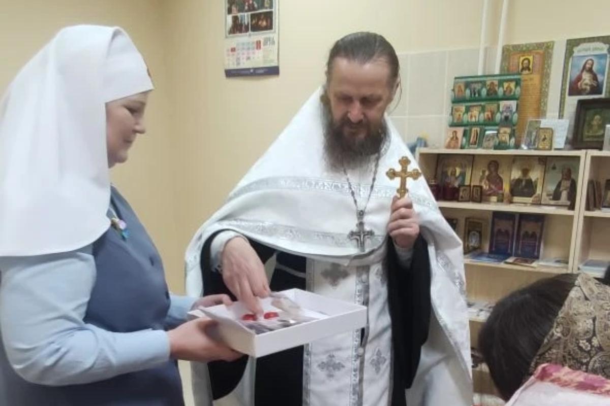 В День беременных в трёх медучреждениях Кургана прошли молебны для будущих мам