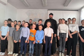Священник из Мокроусово встретился со школьниками села Щигры