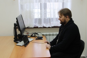 Курганский священник принял участие в онлайн-совещании по развитию книгораспространения