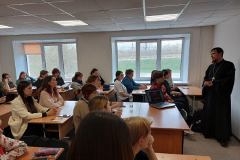 В Кургане священник рассказал студентам о понятиях «родство» и «свойство»