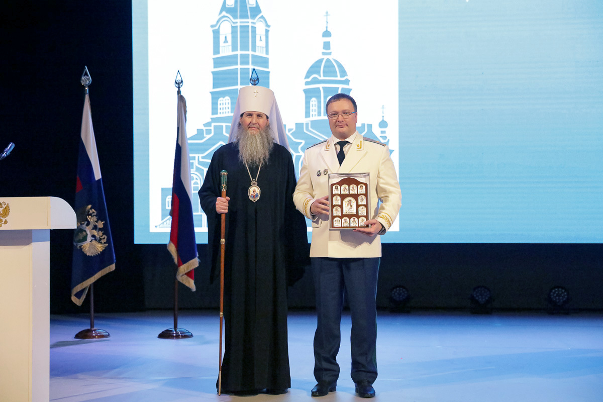 Митрополит Даниил поздравил прокуроров Зауралья с профессиональным праздником