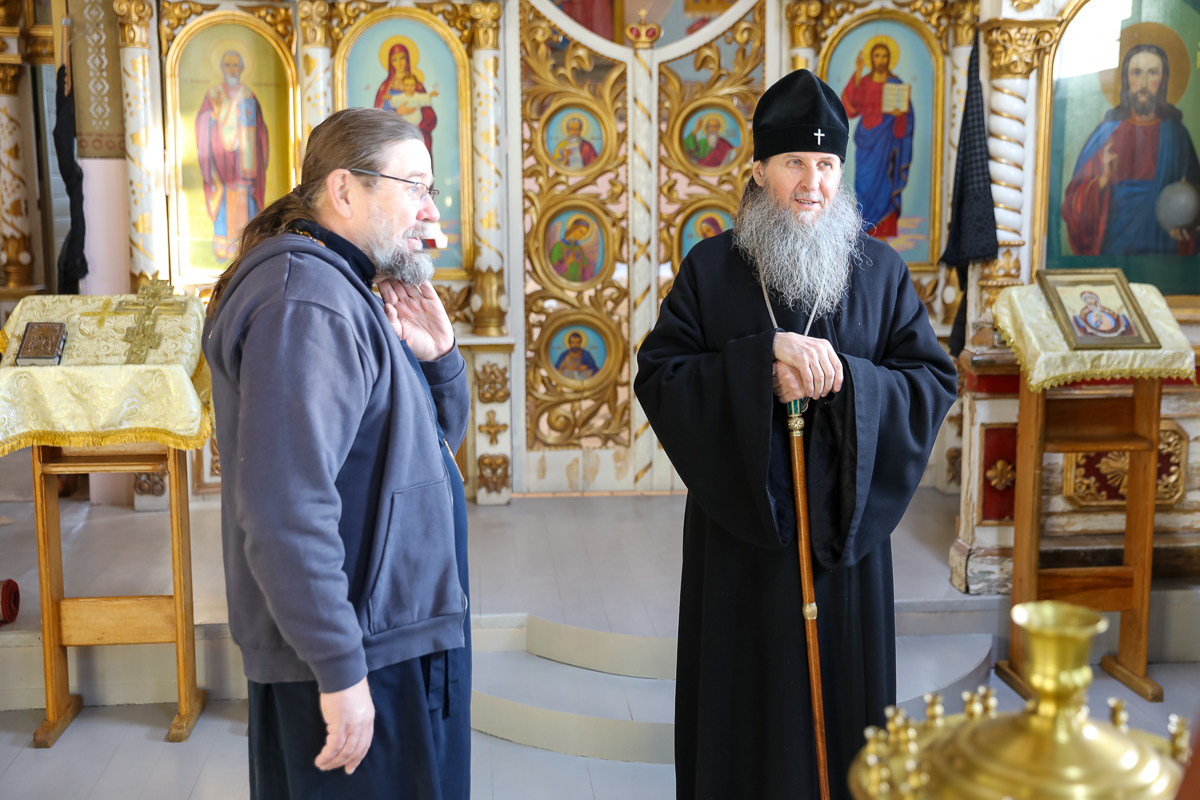 Митрополит Даниил осмотрел восстановительные работы в Свято-Духовском храме в Смолино