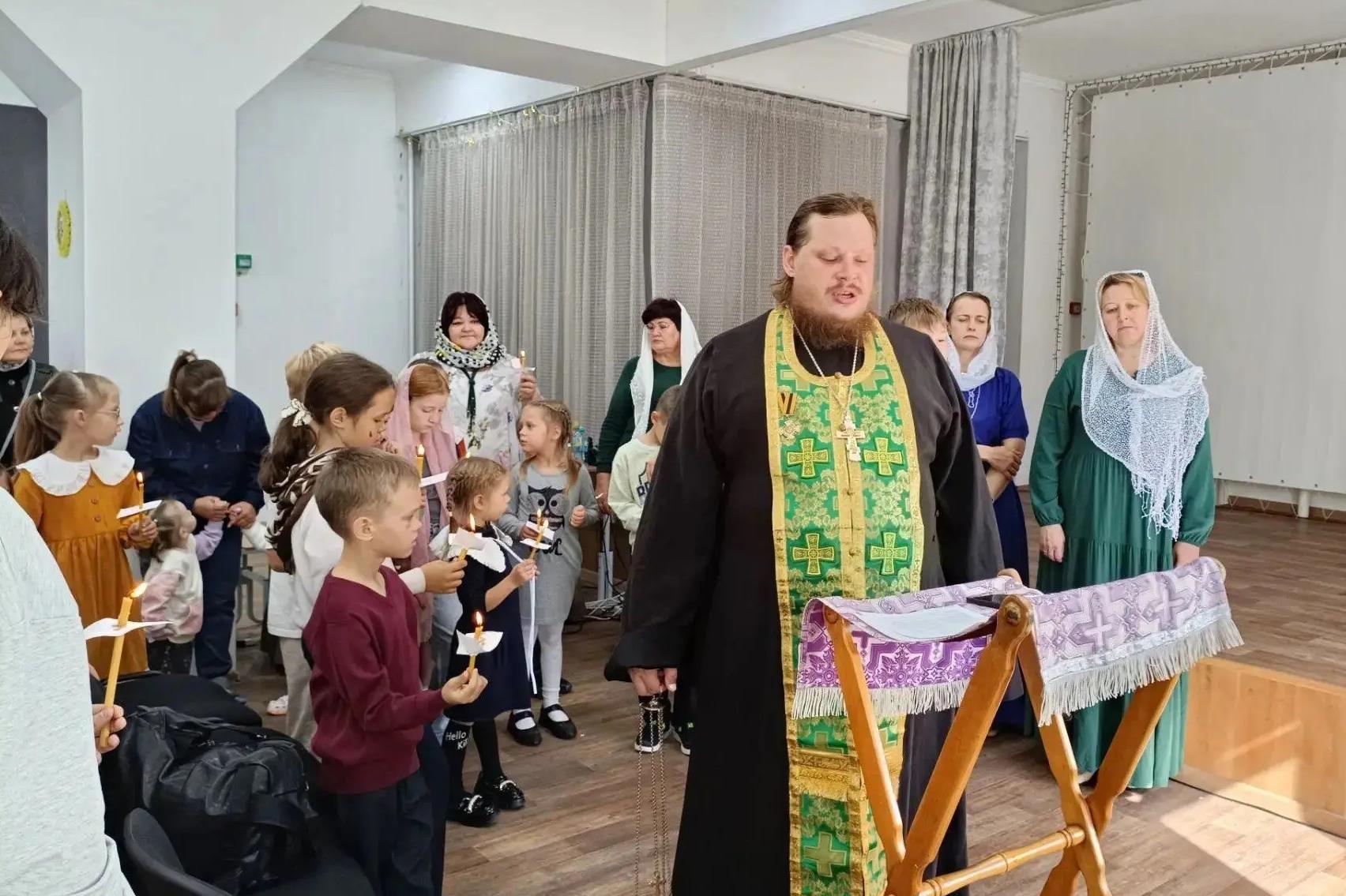 В Курганской Епархиальной воскресной школе «Благовест» совершен молебен на начало учебного года