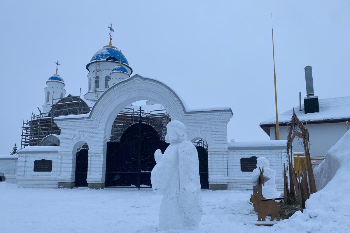 В Курганской области у стен женской обители в третий раз прошёл праздник снежных ангелов