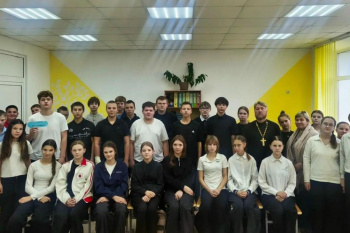 Настоятель храма в селе Боровлянка провёл для сельских школьников урок о вреде сквернословия