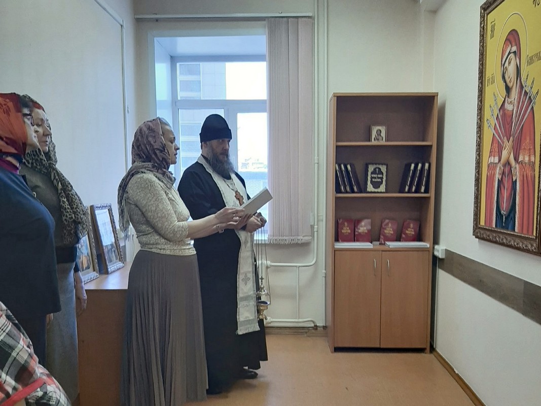 В молебной комнате кардиодиспансера совершено очередное богослужение