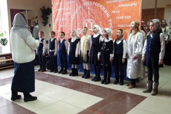В Кургане воспитанники православной и воскресной школ выступили на выставке-ярмарке «Добрый свет Рождества»