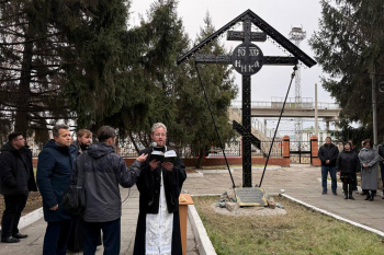 В Кургане освятили Поклонный крест в локомотивном депо