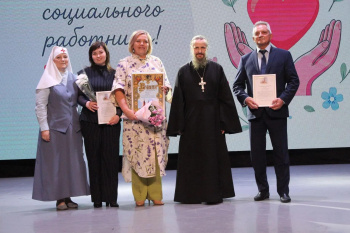 Представители Курганской епархии поздравили сотрудников социальной защиты населения с профессиональным праздником